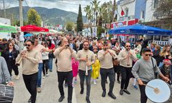 Bodrum’da yağmur altında festival devam etti