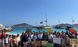 Gerenlik Koyu için Antalya milletvekilleri ile bölge halkı eylem yaptı
