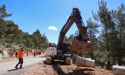 Gülnar'da yol yapım çalışmaları sürüyor