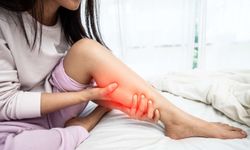 ‘Huzursuz bacak sendromu, Parkinson belirtisi olabilir’