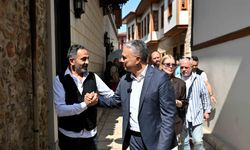 Muratpaşa Belediye Başkanı Ümit Uysal, Kaleiçi esnafıyla bir araya geldi