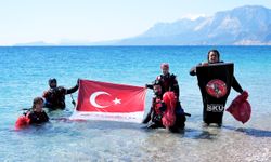 Konyaaltı Sahilini ve denizi temizlediler