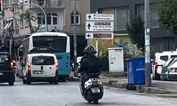 Motosiklette bacak bacak üstüne atıp yolculuk yaptı