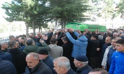 Konya’da market yangınında 5 yaşındaki çocuk hayatını kaybetti... Cenazesinde gözyaşları sel oldu