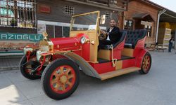 Nostalji aşığı genç 1925 model otomobilin elektriklisini yaptı
