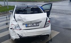 Kırmızı ışıkta durmak istedi yolcu otobüsü çarptı