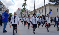 Tarsus sokakları bando takımı ile renklendi