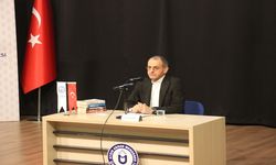 Gazeteci Albayrak, Türkiye Yüzyılında Dış Politika Vizyonu ve Geleceğimiz konferansında konuştu