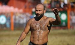 Antalyalı Orhan Okulu’dan muhteşem başlangıç… Geri vitesi olmayan başpehlivandan muhteşem geri dönüş