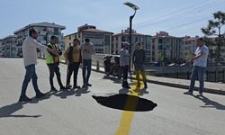 Afyonkarahisar'da 3 metre derinliğinde çukur oluştu