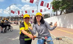 Tarsus'ta kadınlar bisiklet öğreniyor
