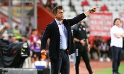 Sorulara net yanıt Belözoğlu’ndan geldi: “O parayı kendime istemedim, Antalyaspor’da kalıyorum”