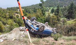 Gölhisar’da otomobil şarampole yuvarlandı