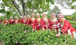 Uluslararası Isparta Gül Festivali’nde coşku doruklara çıktı... Tarladan gül hasadı yapıldı