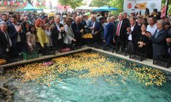 Mersin’de geleneksel Karacaoğlan Kayısı Kültür ve Sanat Festivalinde büyük coşku
