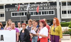 Kadınlar, Büyükşehir Belediyesi’nin önünde eylem yaptı! O işçi için çözüm istediler