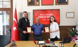 Muhtar Eyüp Çetmi’den Başkan Saniye Caran’a teşekkür plaketi