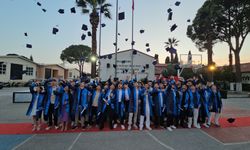 Nazilli'de meslek liselilerinin mezuniyet sevinci