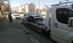 Yalvaç’ta ticari araç ile otomobil çarpıştı