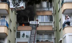 Yangında mahsur kalan 6 kişi balkondan kurtarıldı