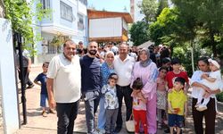 Adanalı çiftin bayram harçlığı geleneği bu yılda gerçekleşti