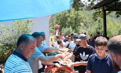 Adana’nın dağ köyünde 89 yıllık bayram sofrası geleneği