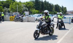 Antalya’da motosikletli polis timlerine güvenli sürüş eğitimi