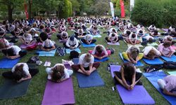 Denizli'de kadınlar yoga için bir araya geldi