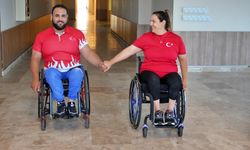 Engel tanımayan çift Türk bayrağını dalgalandırmak istiyor