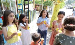 Öğrencilere serinleten karne hediyesi