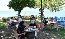 Kıdemli kent sakinleri mangalada kapıştı