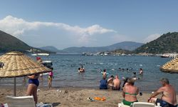 Marmaris’in sıcağına dayanamayan tatilciler sahillere akın etti