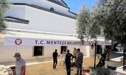 Menteşe Belediyesi vatandaşların talebini yerine getirdi... Camiinin tentesi yenilendi