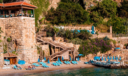 Antalya Yat Limanı'ndaki Mermerli Plajı tartışma yarattı