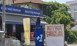 Tekel bayisinde 'kıyma çekilir' afişi dikkat çekti! Hijyenik olmadığı uyarısı yapıldı