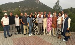 37 yıl sonra ilkokul öğretmenleriyle buluştular
