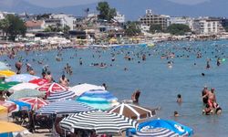 Didim’de sıcaklıklar tavan yaptı... Vatandaşlar kendini Altınkum’a attı