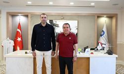 CHP'li Aykut Kaya'dan Muhittin Böcek'in tutuklanmasına sert tepki... "Muhittin Böcek'i değil Antalya halkını cezalandırıyorsunuz"