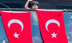 Cumhurbaşkanı Erdoğan'ın "Bayraklarla evlerimizi donatalım" çağrısına İstanbul'dan yanıt