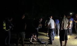 Irmağa kaçan topu almak isterken akıntıya kapılan lise öğrencisi gözlerden kayboldu