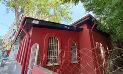 Tarihi mescidin bahçesi bakımsız kalmış durumda