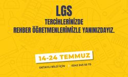 Konyaaltı tercih döneminde öğrencilerin yanında