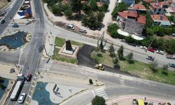 Korkuteli Belediyesi Kargalık Mahallesi Elmalı Kavşağı’nda düzenleme yaptı