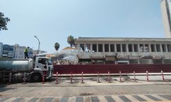 Mersin'de eski öğretmenevinin yıkımı gerçekleştirildi