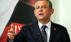 Özgür Özel'den canlı yayında Başkan Böcek'e tam destek... “AK Parti’yi yenmenin bedelini cezaevinde ödüyor”
