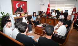 Sınavda derece yapan öğrencilerden protokole ziyaret