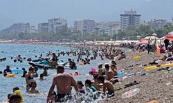Antalya’da termometreler 45 dereceyi gösterdi… Deniz suyu 32 derece çıktı