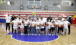 Vali Coşkun minik sporcuların heyecanına ortak oldu