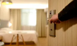 Alanya'da ruhsat krizi! Belediye otelin ruhsatını iptal etti, mahkeme kararı durdurdu