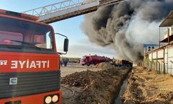 Antalya’da büyük yangın… Depo küle döndü